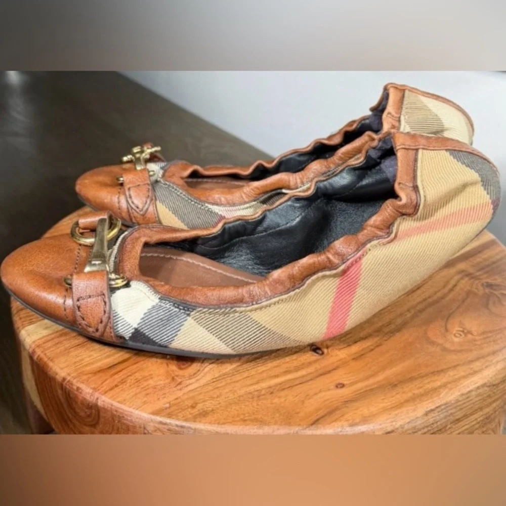 Burberry Ballet Flats House Check size 37 (6.5) Brown Tan with Gold Accents - Picture 2 of 12